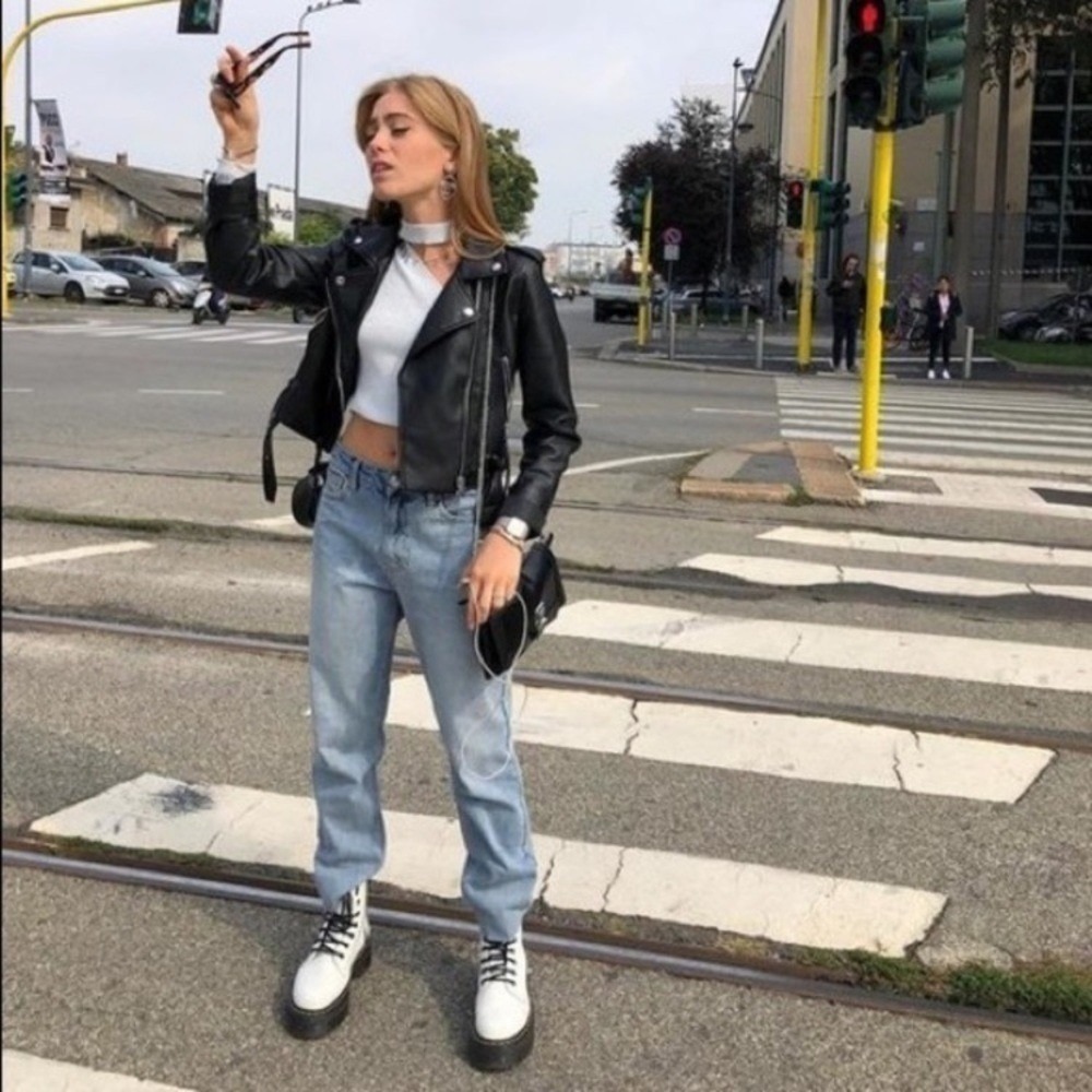 Bershka high rise Straight leg mom jeans size 8 light Wash